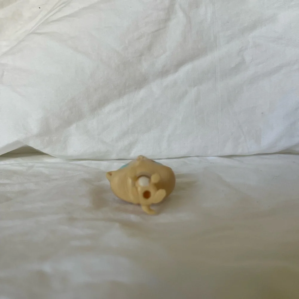 Littlest Pet Shop LPS Cream White CHIHUAHUA #837 Blue Clover EYES Tan Dog Puppy